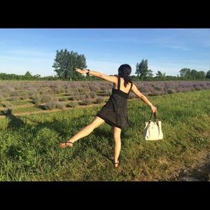 Meet your Posher, Dee